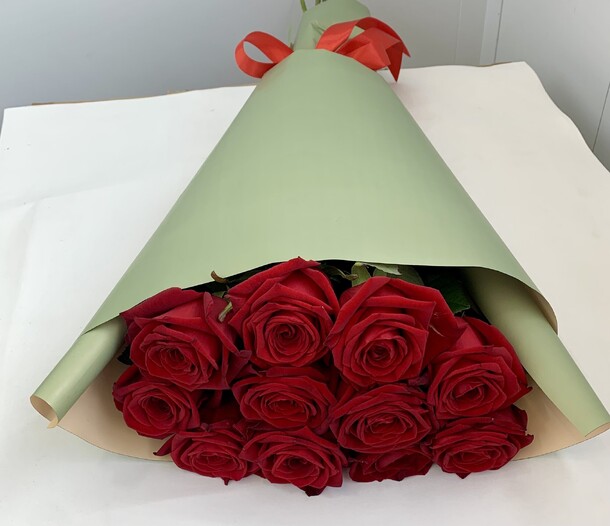 11 ред наоми в оформлении, артикул F1406067 - 4000 рублей, доставка по городу. Flawery - доставка цветов