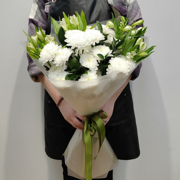 Букет из альстромерии и хризантемы, артикул F1321173 - 4792 рублей, доставка по городу. Flawery - доставка цветов