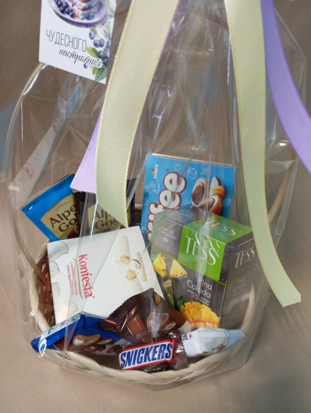 Подарочная корзина, артикул F1322023 - 2800 рублей, доставка по городу. Flawery - доставка цветов