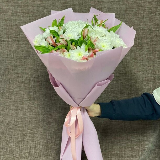 Альстромерия с хризантемами, артикул F1329133 - 5058 рублей, доставка по городу. Flawery - доставка цветов