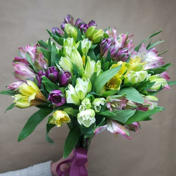 Альстромерии микс, артикул F1329134 - 3061 рублей, доставка по городу. Flawery - доставка цветов