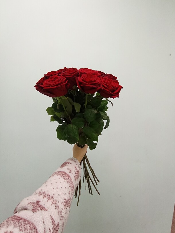 Розы 15штук 60см, артикул F1368023 - 4126 рублей, доставка по городу. Flawery - доставка цветов