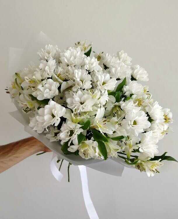 "ромашки" с альстромериями, артикул F1436013 - 6123 рублей, доставка по городу. Flawery - доставка цветов