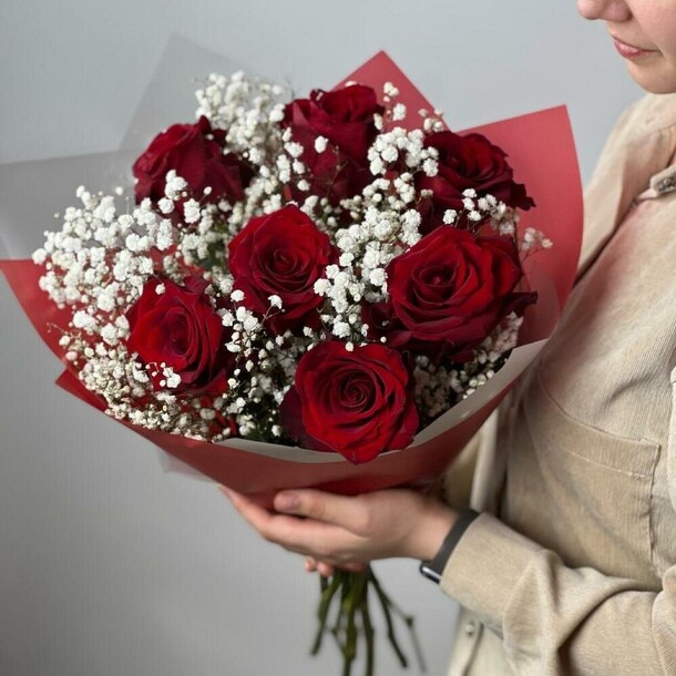 7 роз и 3 гипсофилы, артикул F1436024 - 3461 рублей, доставка по городу. Flawery - доставка цветов
