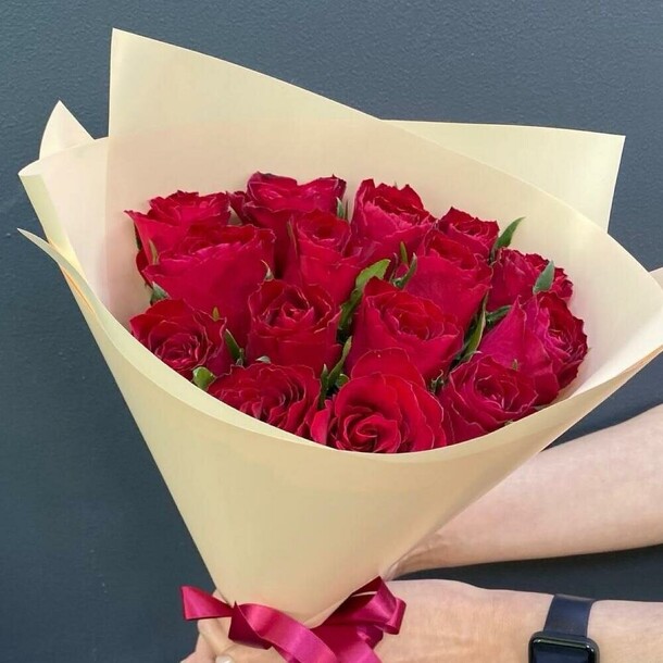 15 роз в упаковке, артикул F1443703 - 4457 рублей, доставка по городу. Flawery - доставка цветов