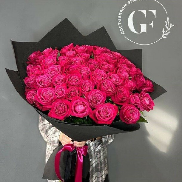 Букет 51 роза в черном, артикул F1456124 - 16500 рублей, доставка по городу. Flawery - доставка цветов