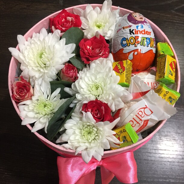 Цветы в коробке № 08667, артикул F108330 - 2690 рублей, доставка по городу. Flawery - доставка цветов