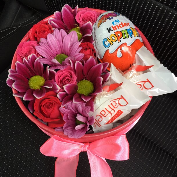 Цветы в коробке 0677, артикул F1107173 - 2290 рублей, доставка по городу. Flawery - доставка цветов