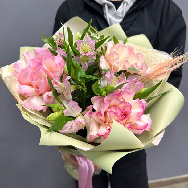 Товар 009, артикул F1323288 - 2690 рублей, доставка по городу. Flawery - доставка цветов