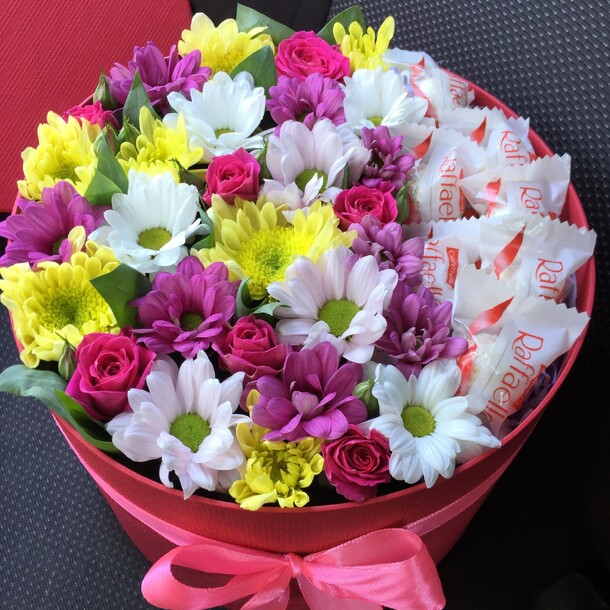 Цветы в коробке 05787, артикул F1379390 - 3550 рублей, доставка по городу. Flawery - доставка цветов