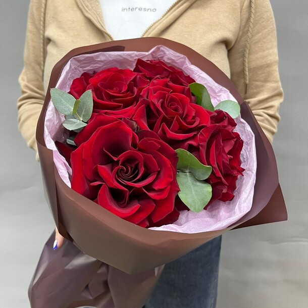 5 роз и эвкалипт, артикул F1426453 - 2770 рублей, доставка по городу. Flawery - доставка цветов