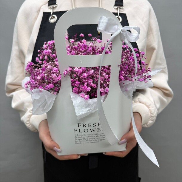 Сумочка с гипсофилой, артикул F1487284 - 1750 рублей, доставка по городу. Flawery - доставка цветов