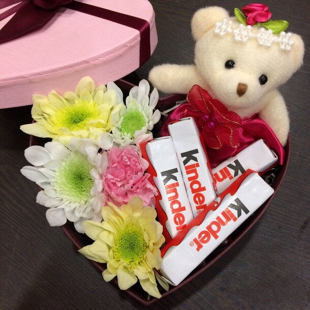 Цветы в коробке № 45, артикул F76025 - 1700 рублей, доставка по городу. Flawery - доставка цветов