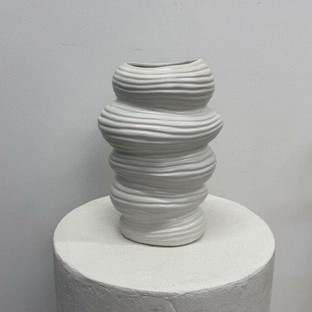 Ваза керамическая « волны», артикул F1446270 - 3500 рублей, доставка по городу. Flawery - доставка цветов