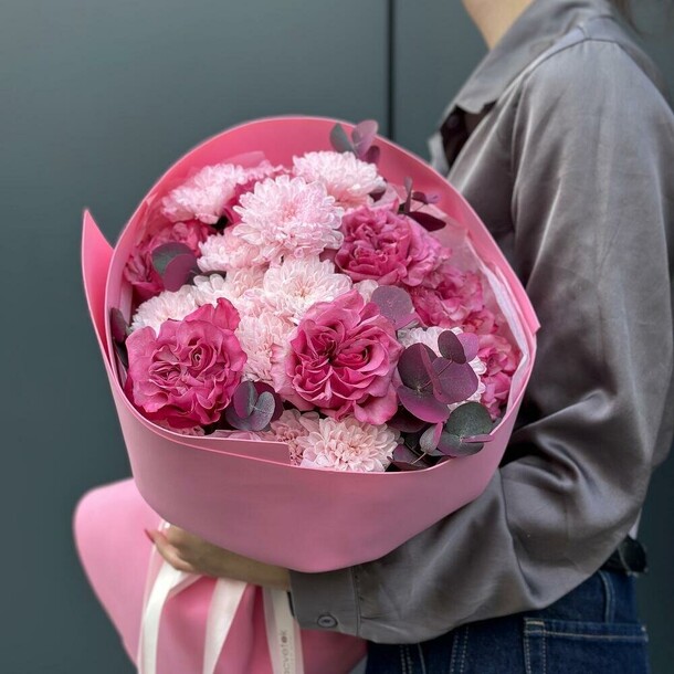 Розовый букет с хризантемами и розами💗, артикул F1457537 - 5190 рублей, доставка по городу. Flawery - доставка цветов