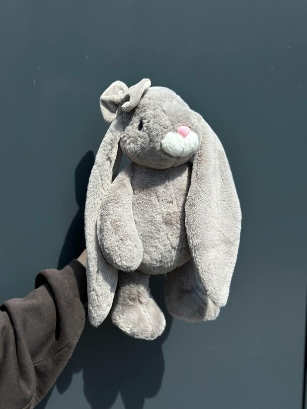 Кролик банни в сером цвете, артикул F1458001 - 2350 рублей, доставка по городу. Flawery - доставка цветов