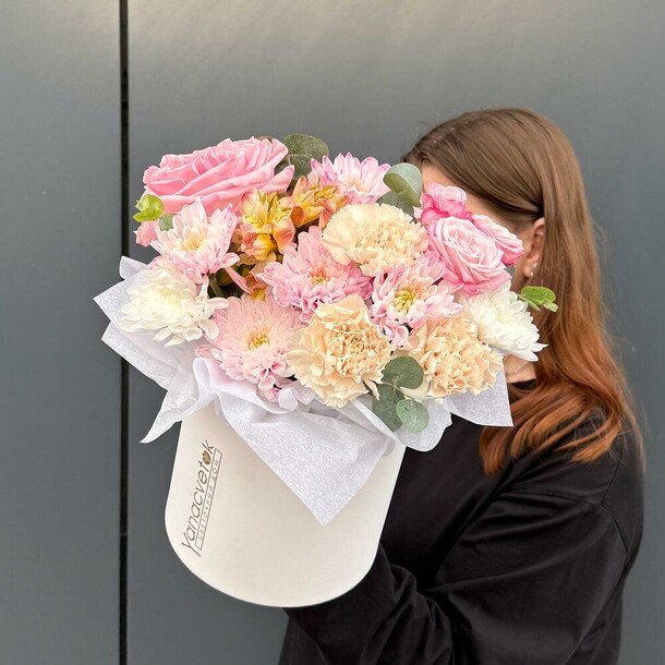 Сборная композиция с кустовой розой, альстромерий, диантусами, артикул F1458066 - 3100 рублей, доставка по городу. Flawery - доставка цветов