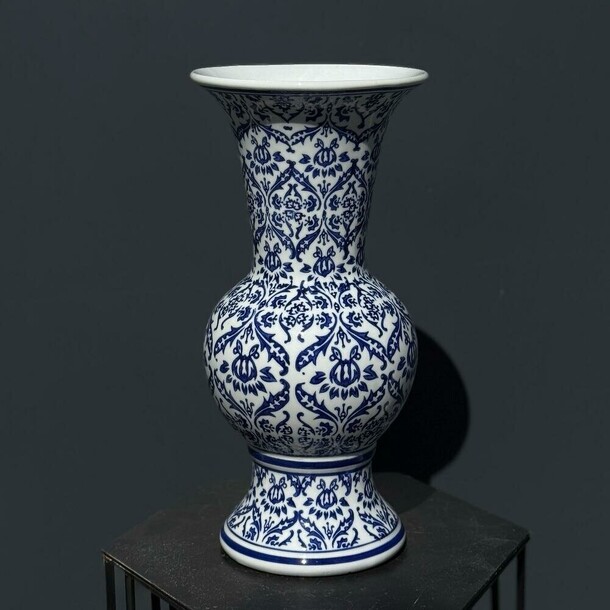 Ваза «шинуазри», артикул F1458297 - 5100 рублей, доставка по городу. Flawery - доставка цветов