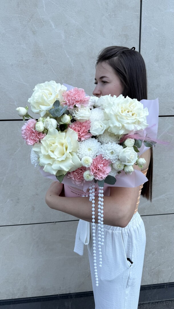 Цветы в коробке хит, артикул F1458397 - 9305 рублей, доставка по городу. Flawery - доставка цветов