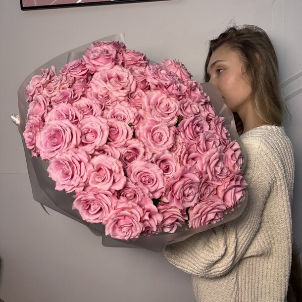 51 шт розовые розы, артикул F1458428 - 22385 рублей, доставка по городу. Flawery - доставка цветов