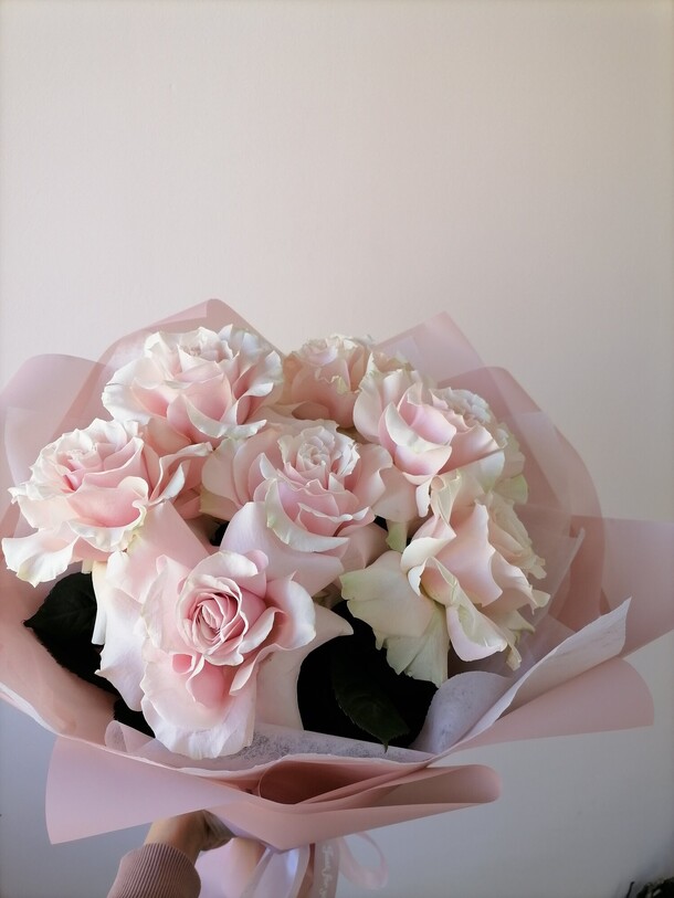 Букет из ажурных роз 7 шт., артикул F1469094 - 3750 рублей, доставка по городу. Flawery - доставка цветов