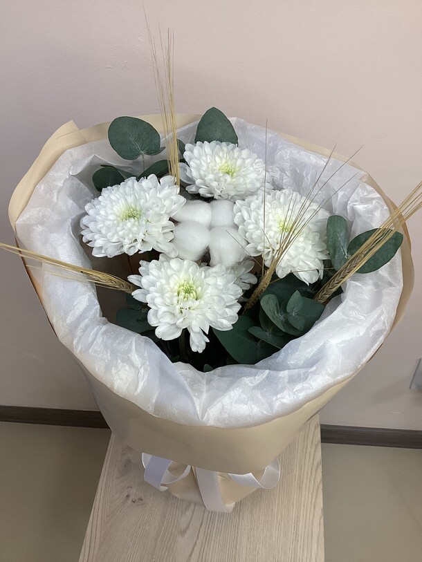 Букет-комплимент с хлопком, артикул F1471998 - 1890 рублей, доставка по городу. Flawery - доставка цветов