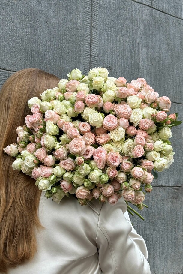 Кустовые пионовидные розы, артикул F1325566 - 19000 рублей, доставка по городу. Flawery - доставка цветов