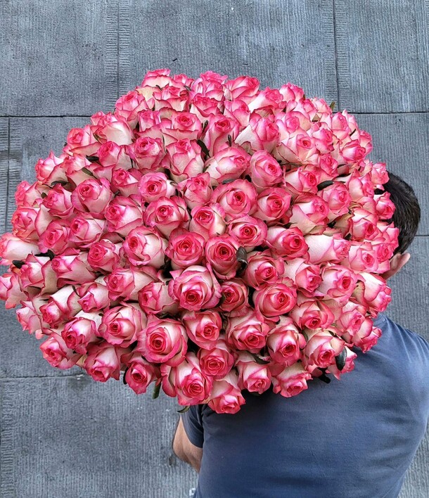 101 роза джумилия 70 см, артикул F1325712 - 23350 рублей, доставка по городу. Flawery - доставка цветов