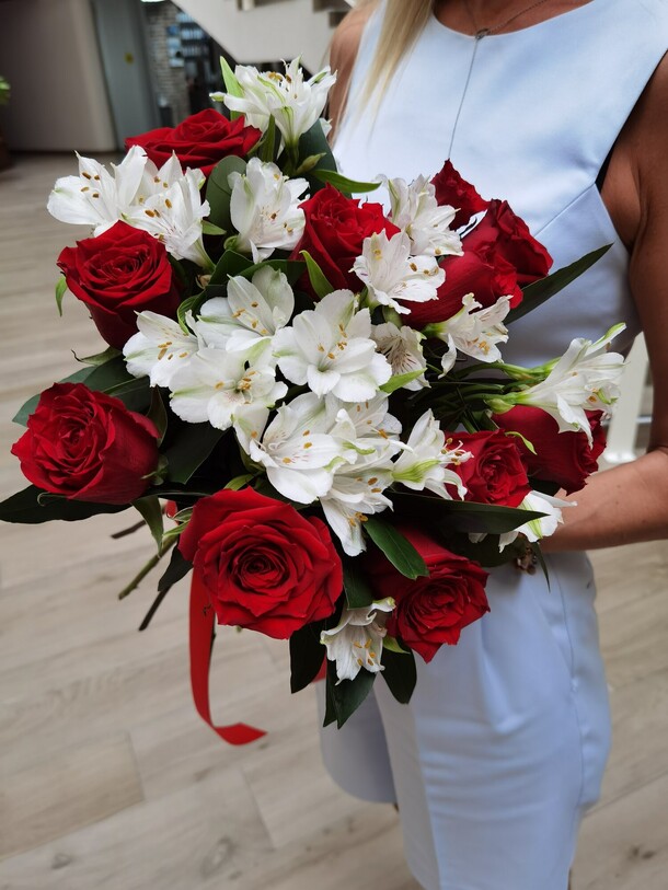 Тайный поклонник, артикул F1468052 - 7650 рублей, доставка по городу. Flawery - доставка цветов