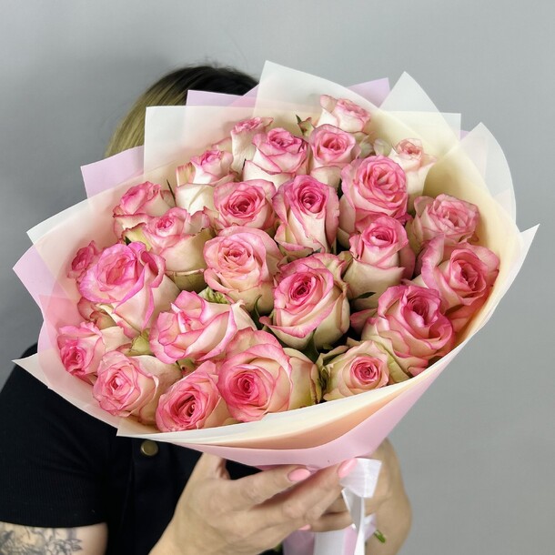 Букет живых цветов из кенийской розы джумилия 25 шт 40см, артикул F1304622 - 4590 рублей, доставка по городу. Flawery - доставка цветов