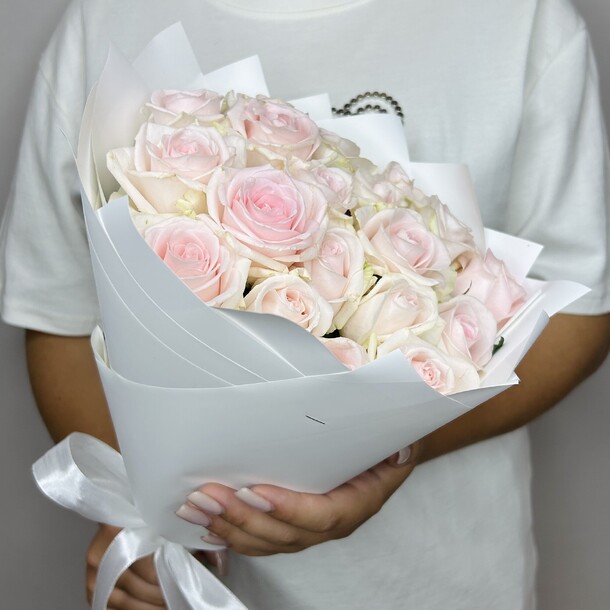 Букет живых цветов из нежно розовых роз "19шт", артикул F1323955 - 3590 рублей, доставка по городу. Flawery - доставка цветов