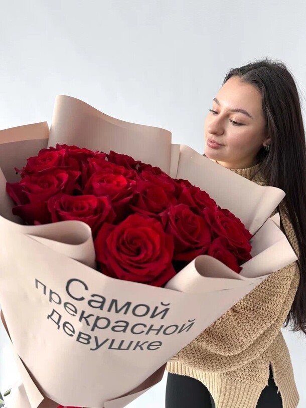 Букет из 21 красной розы, артикул F1521233 - 8300 рублей, доставка по городу. Flawery - доставка цветов