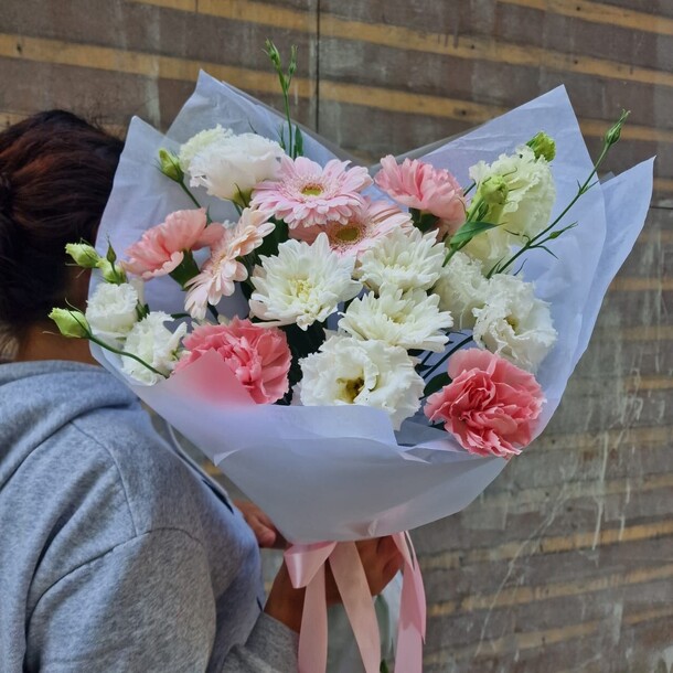 Букет из ароматных цветов « любовь», артикул F1463249 - 4257 рублей, доставка по городу. Flawery - доставка цветов