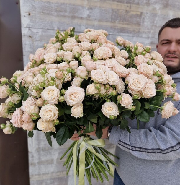 Букет мадам бомбастик, артикул F1473449 - 29502 рублей, доставка по городу. Flawery - доставка цветов