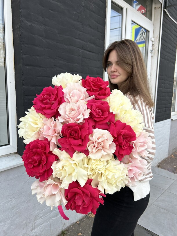 Букет из французских роз, артикул F1245296 - 11660 рублей, доставка по городу. Flawery - доставка цветов