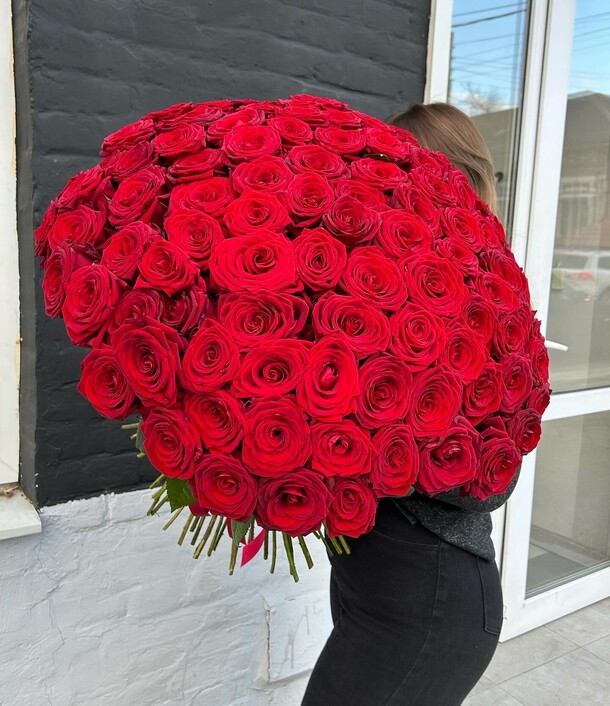 101 роза, артикул F1245518 - 28930 рублей, доставка по городу. Flawery - доставка цветов