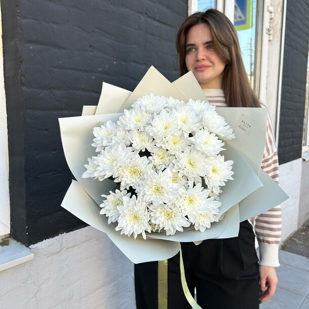 Букет из белой хризантемы, артикул F1272703 - 2365 рублей, доставка по городу. Flawery - доставка цветов