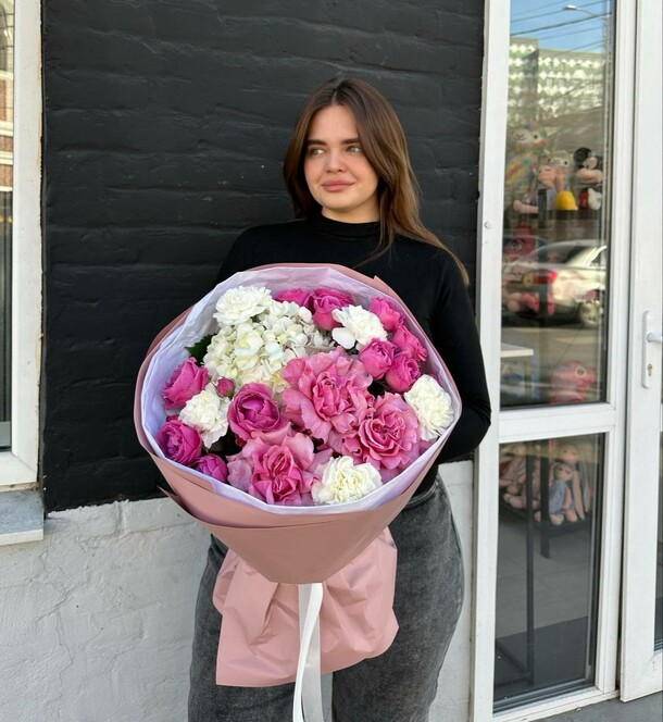 Малиновый букет, артикул F1272725 - 5269 рублей, доставка по городу. Flawery - доставка цветов