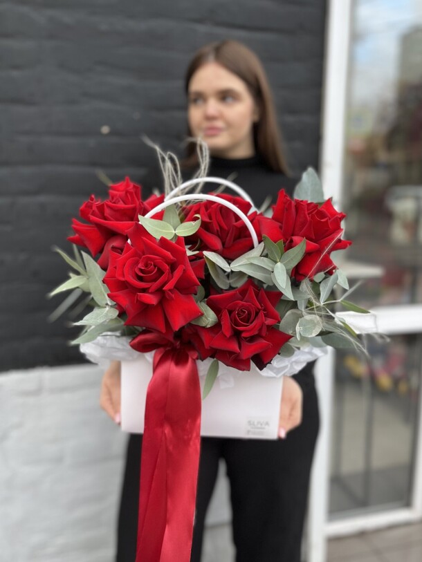 Композиция из французских роз, артикул F1398034 - 3685 рублей, доставка по городу. Flawery - доставка цветов