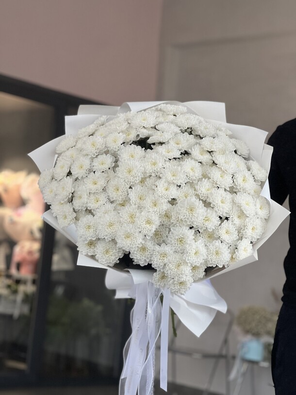 Объемный букет из хризантемы, артикул F1463990 - 12099 рублей, доставка по городу. Flawery - доставка цветов