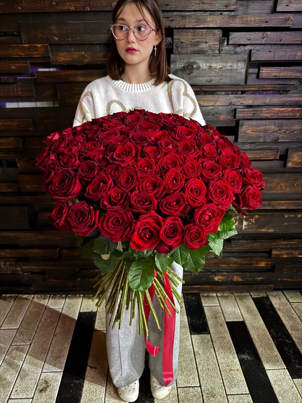 101 роза, артикул F1509142 - 48400 рублей, доставка по городу. Flawery - доставка цветов