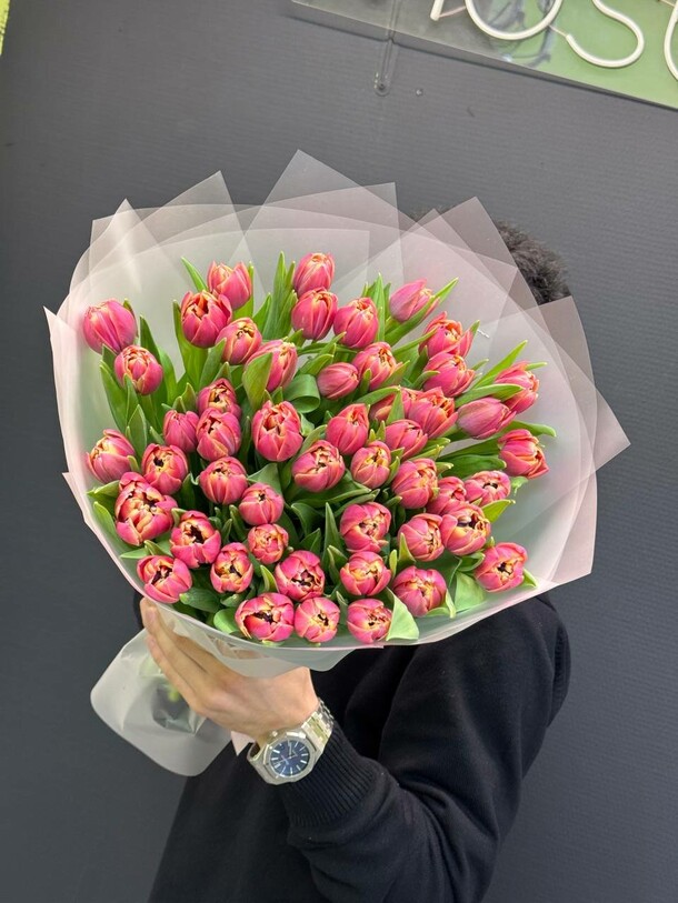 Нежный букет из 51 тюльпана, артикул F1531855 - 11900 рублей, доставка по городу. Flawery - доставка цветов