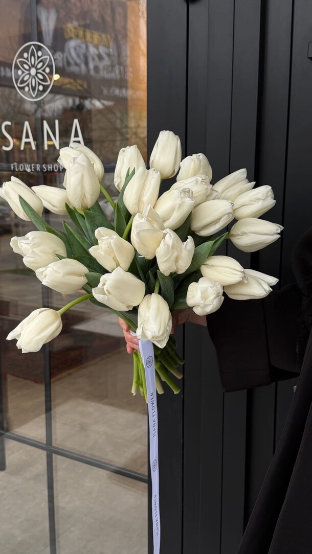 21 тюльпан, артикул F1533086 - 3198 рублей, доставка по городу. Flawery - доставка цветов