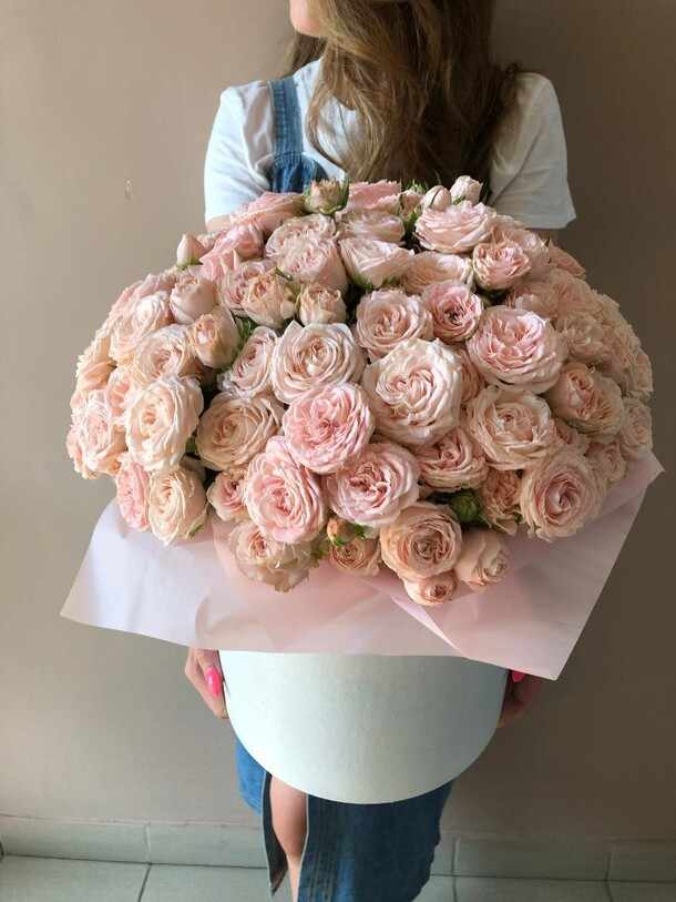 101 кустовая роза, артикул F1217723 - 74300 рублей, доставка по городу. Flawery - доставка цветов