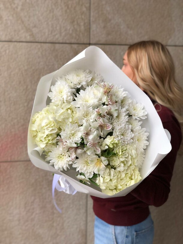 Белый микс, артикул F1230478 - 4280 рублей, доставка по городу. Flawery - доставка цветов