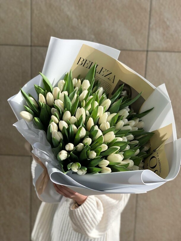 101 белый тюльпан, артикул F1259586 - 22700 рублей, доставка по городу. Flawery - доставка цветов