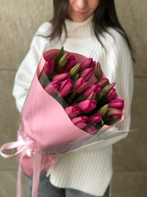 25 розовых тюльпанов, артикул F1261024 - 6100 рублей, доставка по городу. Flawery - доставка цветов