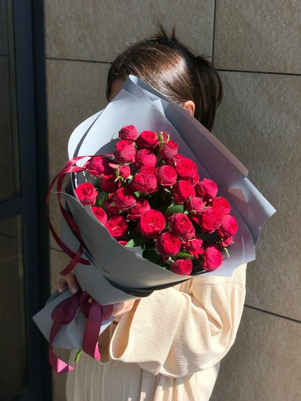 Яркие розы, артикул F1315169 - 5800 рублей, доставка по городу. Flawery - доставка цветов