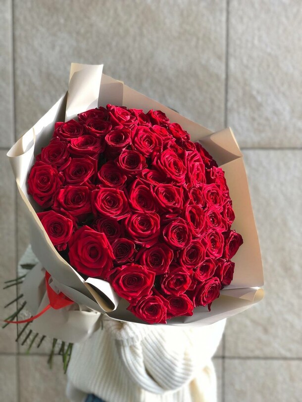 51 красная роза, артикул F1345598 - 19800 рублей, доставка по городу. Flawery - доставка цветов