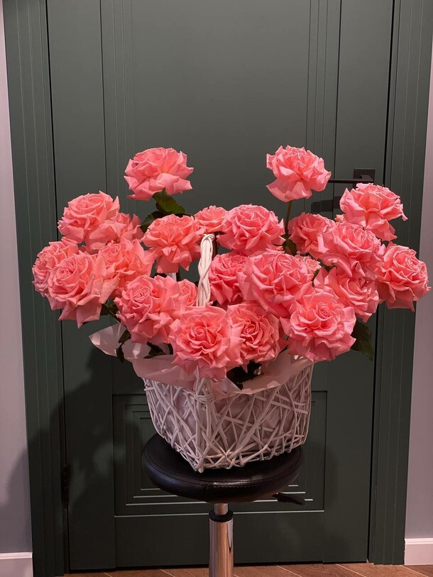 Корзина ажурных роз, артикул F1380427 - 17500 рублей, доставка по городу. Flawery - доставка цветов